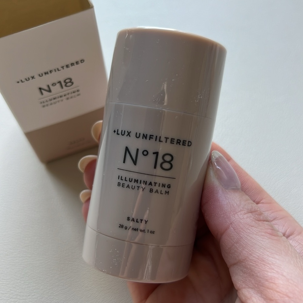 Luxe Unfiltered N18 illuminating Beauty Balm - Picture 4 of 4